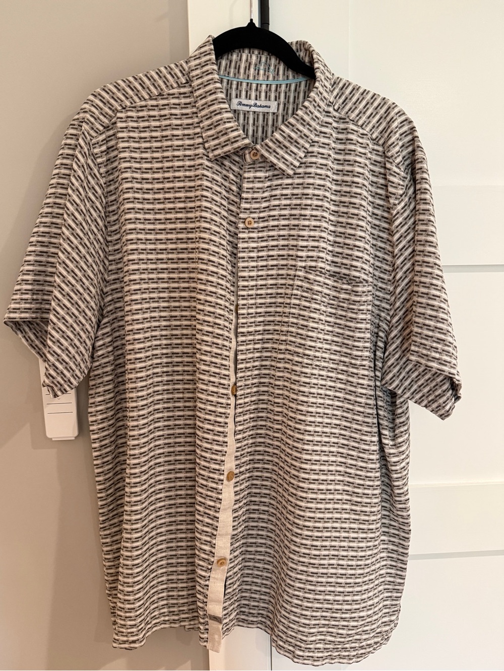 Tommy Bahama men’s short-sleeve 100% silk button-down shirt, XXL